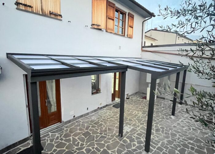 Pergola copertura trasparente mobile a Cascina 
